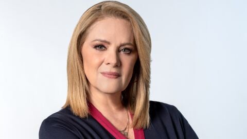 Erika Buenfil es Estela Cáceres en Perdona nuestros pecados