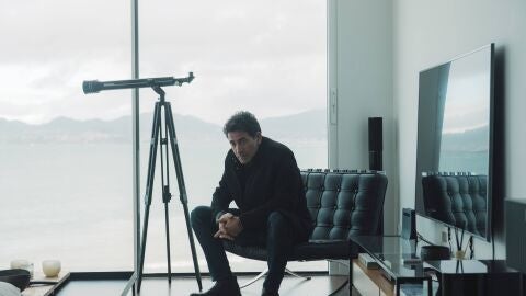 Antonio Garrido como Nico en &Aacute;gata y Lola