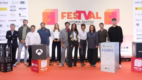Equipo de A la deriva en el FesTVal de Vitoria